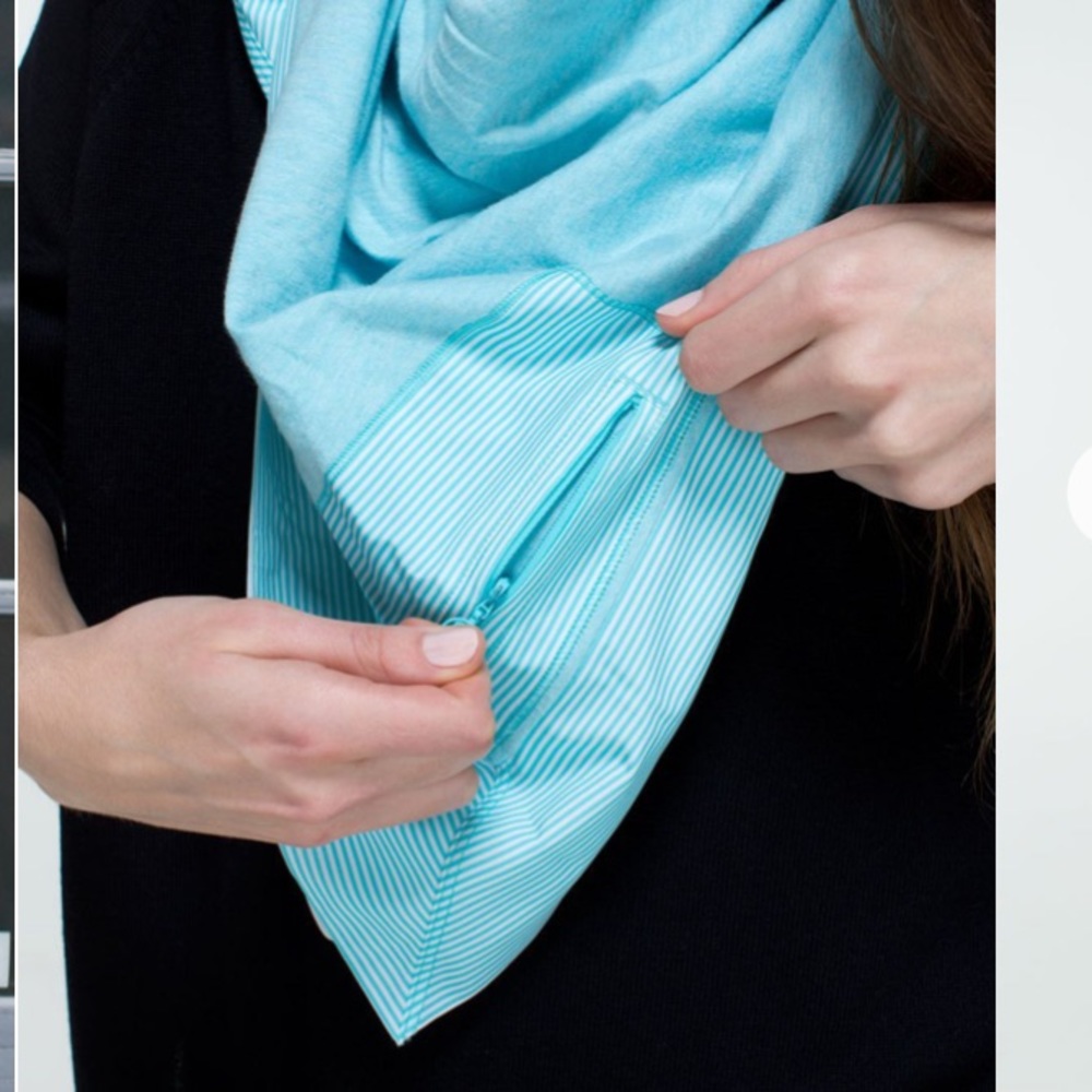BNWOT lulu large square scarf with pocket